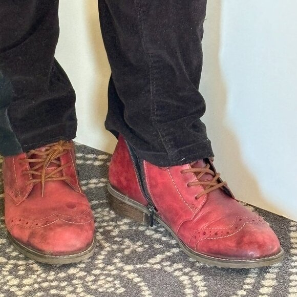 Reiker - Picture 1 of 5